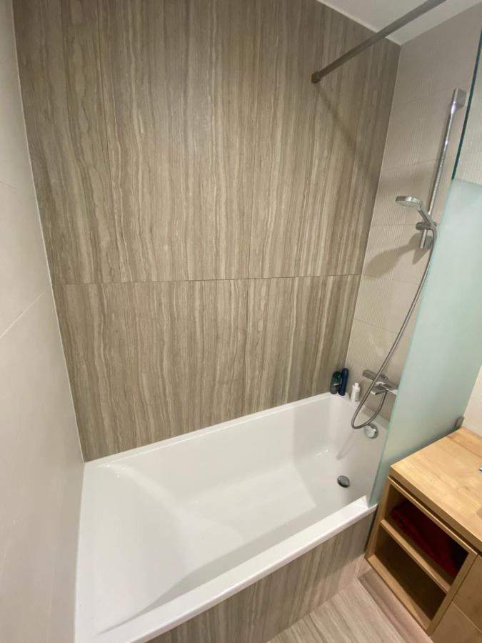 Bonnie-Premium Lelle Waterfront Private Apartment بالاتوليلّي المظهر الخارجي الصورة